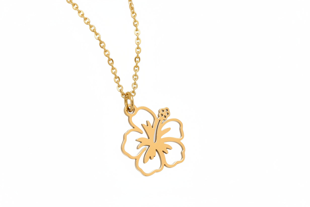"Flor Maga necklace in gold with flower pendant, stainless steel jewelry"
"Gold plated flower pendant necklace Flor Maga, elegant botanical design"
"Minimalist Flor Maga necklace with gold flower charm, stainless steel chain"
"Elegant flower necklace Flor Maga in gold, simple botanical pendant design"
"Gold stainless steel flower pendant necklace Flor Maga, delicate floral jewelry"