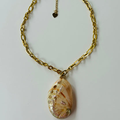 Carol Shell Necklace in beige worn - Model wearing the titanium steel necklace

